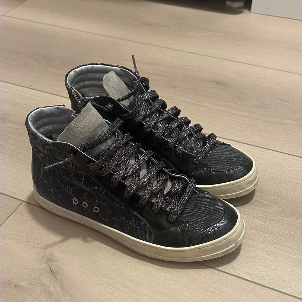 P448 size 40- Stylish Black High-Top Sneakers